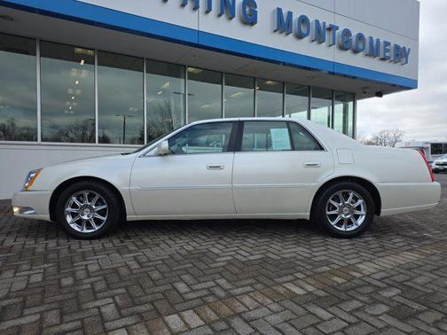 2011 Cadillac DTS Luxury Collection