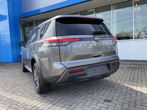 2022 Nissan Pathfinder S 2WD
