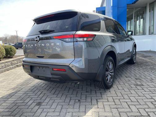 2022 Nissan Pathfinder S 2WD