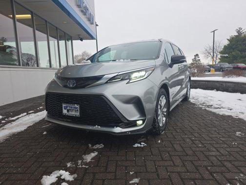 2023 Toyota Sienna XSE 7 Passenger