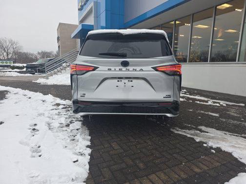 2023 Toyota Sienna XSE 7 Passenger