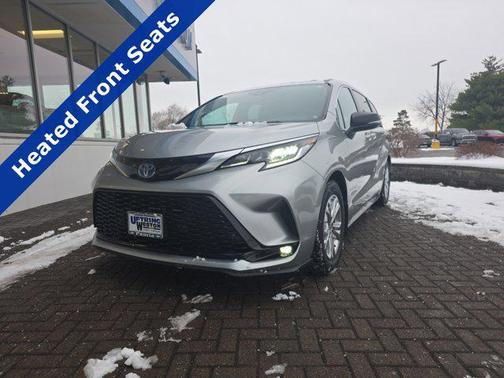 2023 Toyota Sienna XSE 7 Passenger