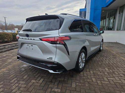 2023 Toyota Sienna XSE 7 Passenger
