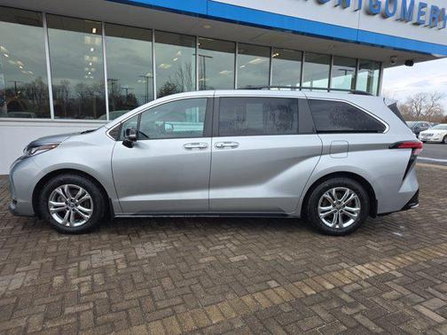 2023 Toyota Sienna XSE 7 Passenger