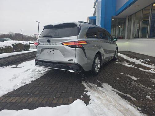 2023 Toyota Sienna XSE 7 Passenger