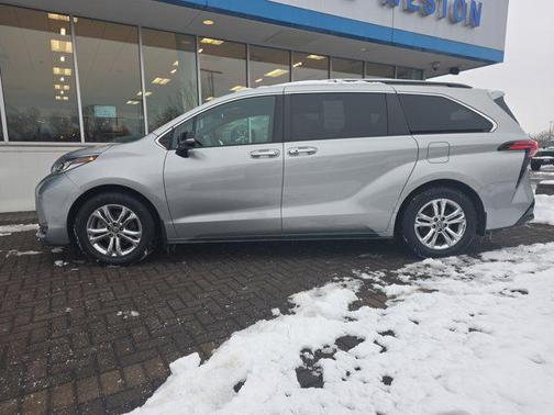 2023 Toyota Sienna XSE 7 Passenger