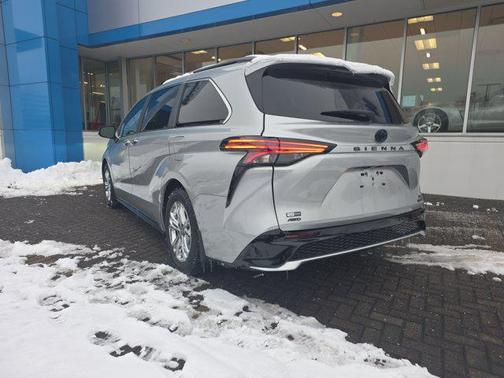 2023 Toyota Sienna XSE 7 Passenger