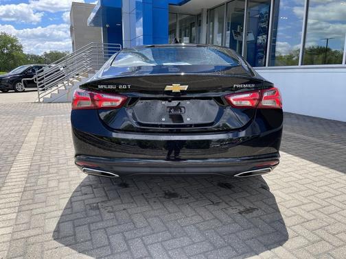 Mosaic Black Metallic 2022 Chevrolet Malibu FWD Premier