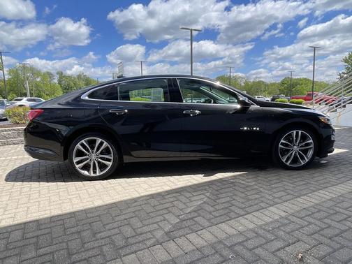 Mosaic Black Metallic 2022 Chevrolet Malibu FWD Premier