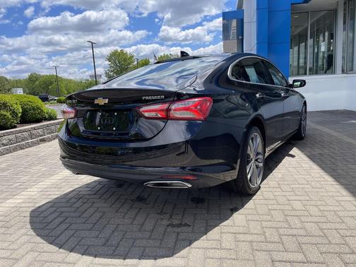 Mosaic Black Metallic 2022 Chevrolet Malibu FWD Premier
