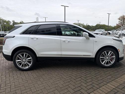 Crystal White Tricoat 2024 Cadillac XT5 Sport
