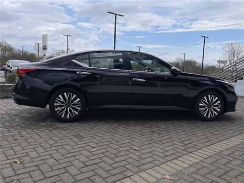 Super Black 2024 Nissan Altima 2.5 SV