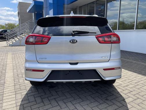 Silky Silver 2019 Kia Niro EX