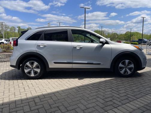 Silky Silver 2019 Kia Niro EX