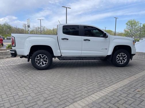 Summit White 2022 GMC Canyon AT4