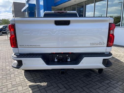 Iridescent Pearl Tricoat 2024 Chevrolet Silverado 3500 High Country