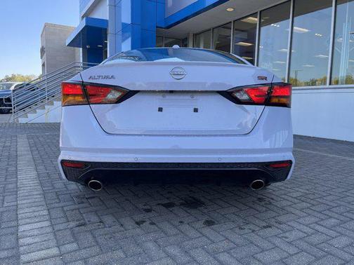2023 Nissan Altima SR FWD