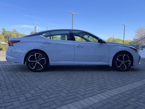 2023 Nissan Altima SR FWD