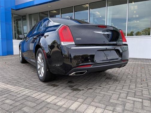 Gloss Black 2022 Chrysler 300 Touring