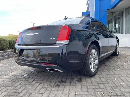 Gloss Black 2022 Chrysler 300 Touring