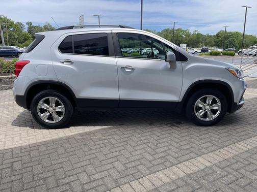 Silver Ice Metallic 2017 Chevrolet Trax LT