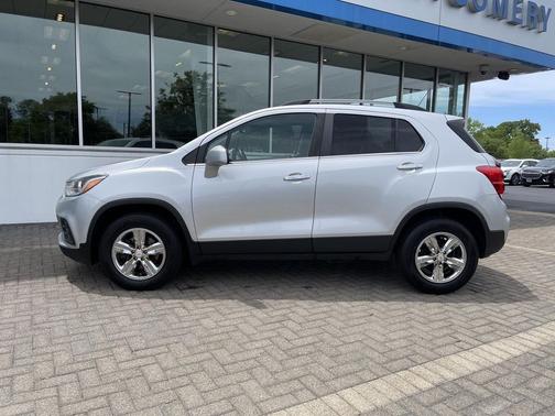 Silver Ice Metallic 2017 Chevrolet Trax LT
