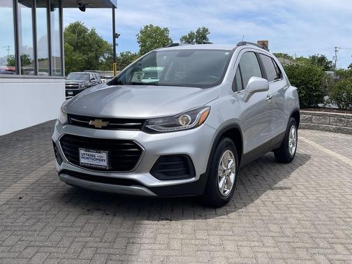 Silver Ice Metallic 2017 Chevrolet Trax LT