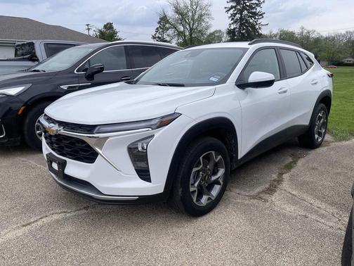 Summit White 2025 Chevrolet Trax LT