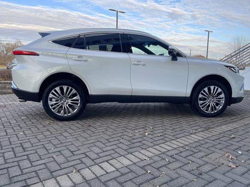 2023 Toyota Venza LE