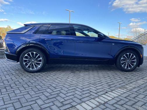 2025 Cadillac LYRIQ Sport