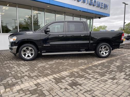 Diamond Black Crystal Pearlcoat 2019 RAM 1500 Big Horn