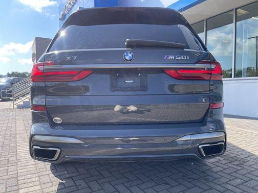 2022 BMW X7 M50i