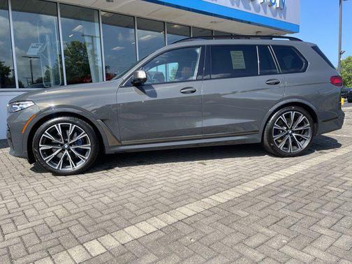 2022 BMW X7 M50i