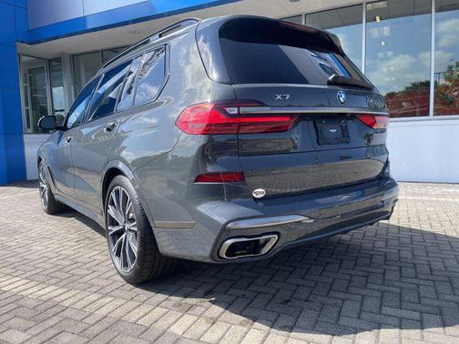 2022 BMW X7 M50i