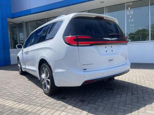 2022 Chrysler Pacifica L
