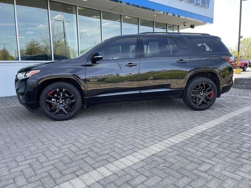 Mosaic Black Metallic 2020 Chevrolet Traverse Premier