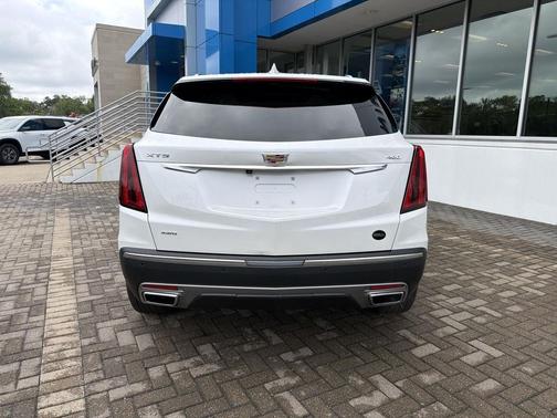Crystal White Tricoat 2025 Cadillac XT5 Premium Luxury