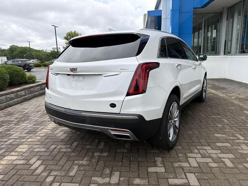 Crystal White Tricoat 2025 Cadillac XT5 Premium Luxury