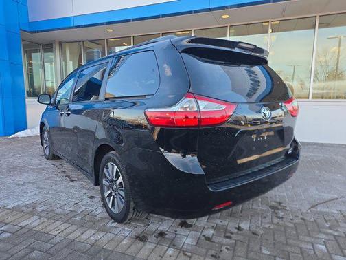 2018 Toyota Sienna XLE Premium