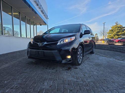 2018 Toyota Sienna XLE Premium