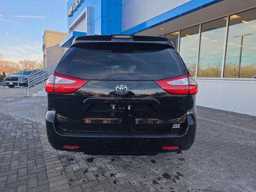 2018 Toyota Sienna XLE Premium