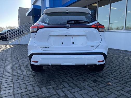 Fresh Powder 2024 Nissan Kicks SR
