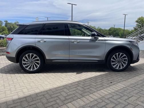 Silver Radiance Metallic Clearcoat 2024 Lincoln Corsair Reserve