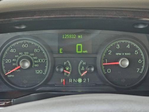 2006 Lincoln Town Car Signature Limited