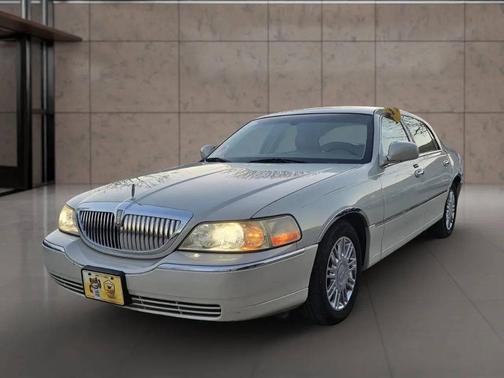 2006 Lincoln Town Car Signature Limited