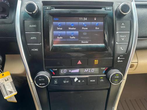 White 2015 Toyota Camry XLE
