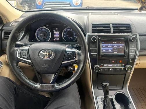 White 2015 Toyota Camry XLE