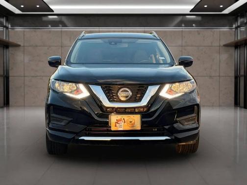 Black 2019 Nissan Rogue SV