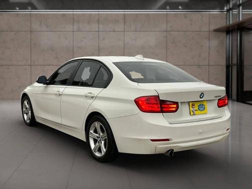 White 2015 BMW 320 i
