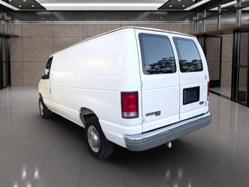 White 1997 Ford E250 RV